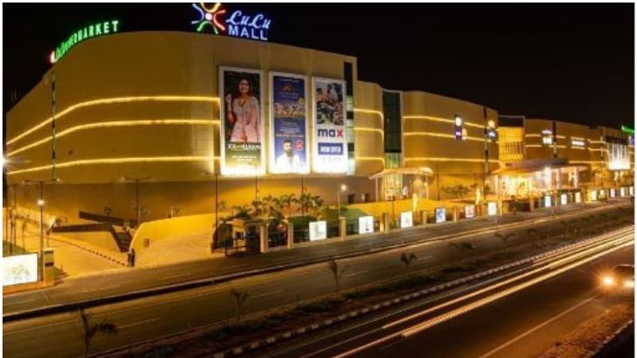 ആരും കൊതിക്കും ഗ്ലോബൽ എക്സലൻസ് അവാർഡ് ഇനി തലസ്ഥാനത്തിരിക്കും! തിരുവനന്തപുരം ലുലു മാളിന് അഭിമാനിക്കാം ആരും കൊതിക്കും ഗ്ലോബൽ എക്സലൻസ് അവാർഡ് ഇനി തലസ്ഥാനത്തിരിക്കും! തിരുവനന്തപുരം ലുലു മാളിന് അഭിമാനിക്കാം