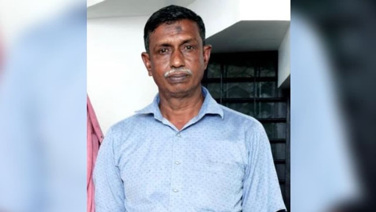 ചുമയുടെ മരുന്നാണെന്ന് കരുതി പശുവിനുള്ള മരുന്ന് മാറിക്കഴിച്ചു; പാലക്കാട് വയോധികന് ദാരുണാന്ത്യം ചുമയുടെ മരുന്നാണെന്ന് കരുതി പശുവിനുള്ള മരുന്ന് മാറിക്കഴിച്ചു; പാലക്കാട് വയോധികന് ദാരുണാന്ത്യം