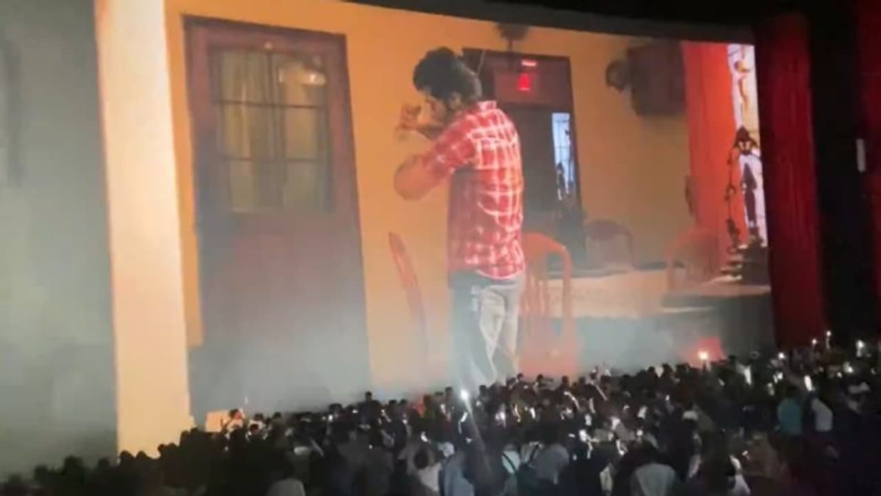 വര്‍ഷം 15 കഴിഞ്ഞാലെന്ത്, റീ റിലീസിലും എങ്ങും ഹൗസ്‍ഫുള്‍ ഷോകള്‍! കര്‍ണാടകയിലും റെക്കോര്‍ഡിട്ട് ആ സൂര്യ ചിത്രം