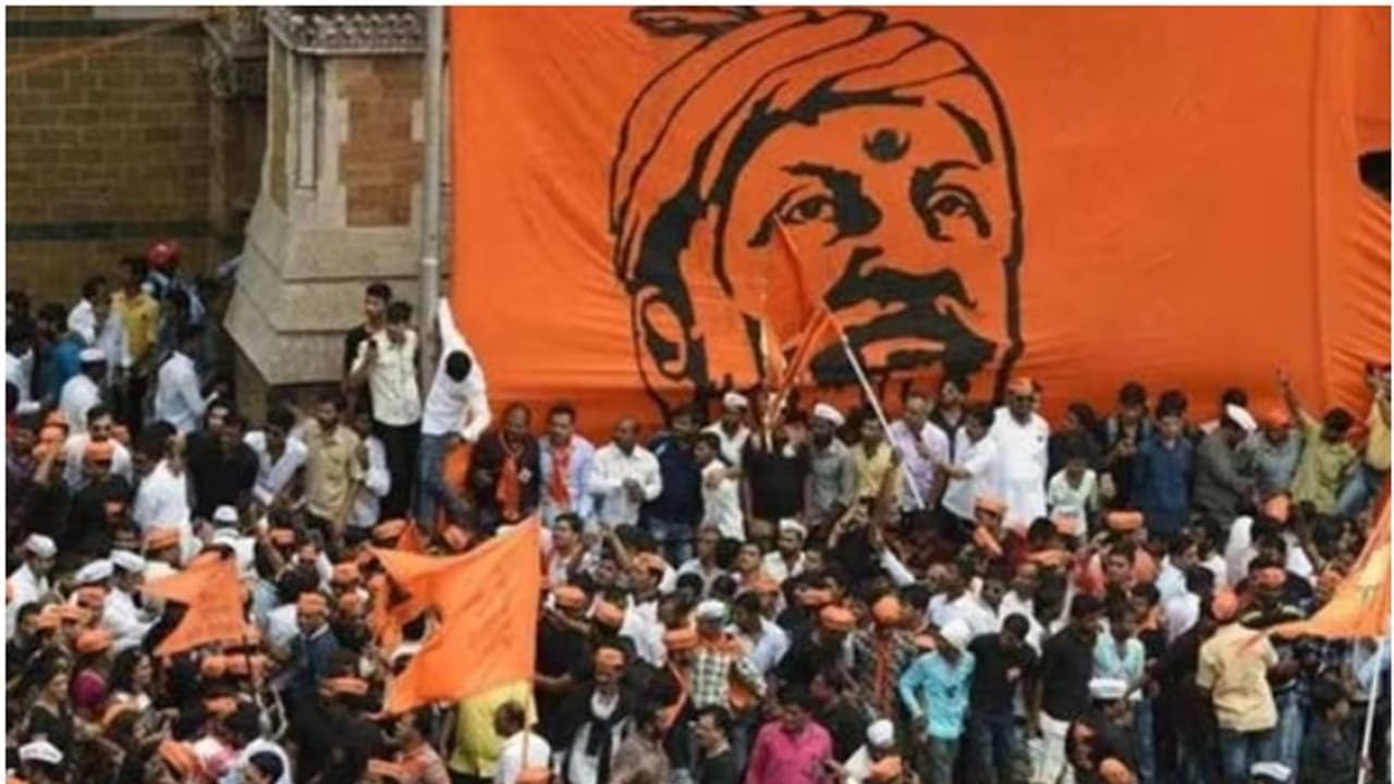 മഹാരാഷ്ട്രയിൽ വീണ്ടും സംവരണ പ്രക്ഷോഭം, ട്രാൻസ്പോർട്ട് ബസ് കത്തിച്ച് പ്രതിഷേധക്കാർ മഹാരാഷ്ട്രയിൽ വീണ്ടും സംവരണ പ്രക്ഷോഭം, ട്രാൻസ്പോർട്ട് ബസ് കത്തിച്ച് പ്രതിഷേധക്കാർ