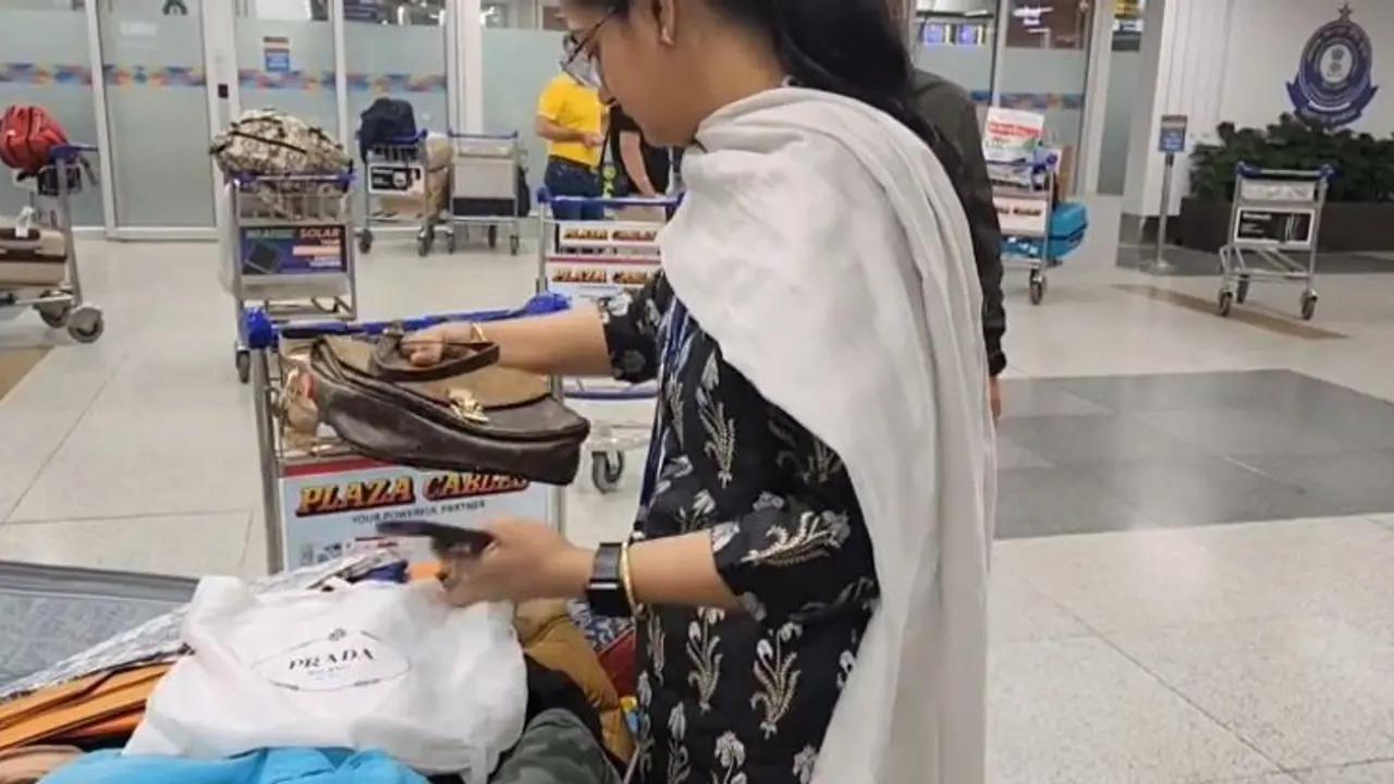 After 'not Malala' speech, Yana Mir slams Delhi customs' 'dictatorial' behaviour post London return (WATCH)