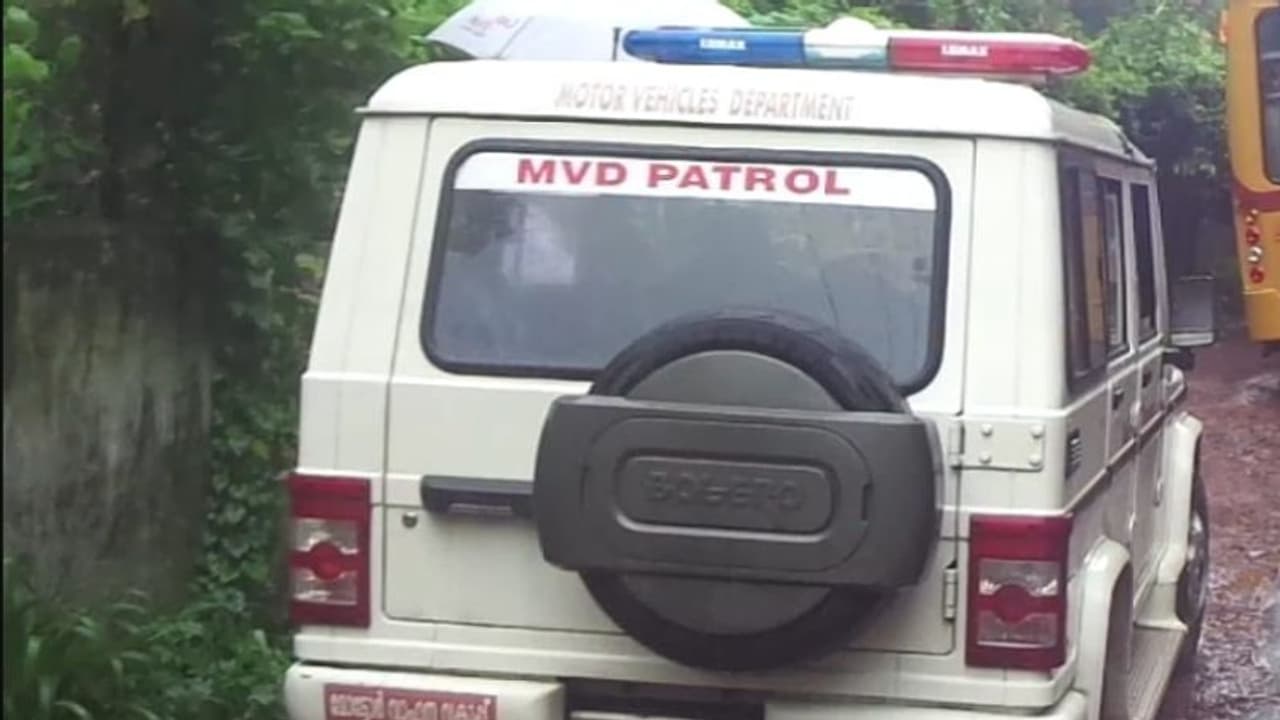 ചലാനുകളില് അടക്കേണ്ട തുക Rs. 0 എന്നാണോ? സംഭവം ഗുരുതരം, എംവിഡി മുന്നറിയിപ്പ് ചലാനുകളില് അടക്കേണ്ട തുക Rs. 0 എന്നാണോ? സംഭവം ഗുരുതരം, എംവിഡി മുന്നറിയിപ്പ്