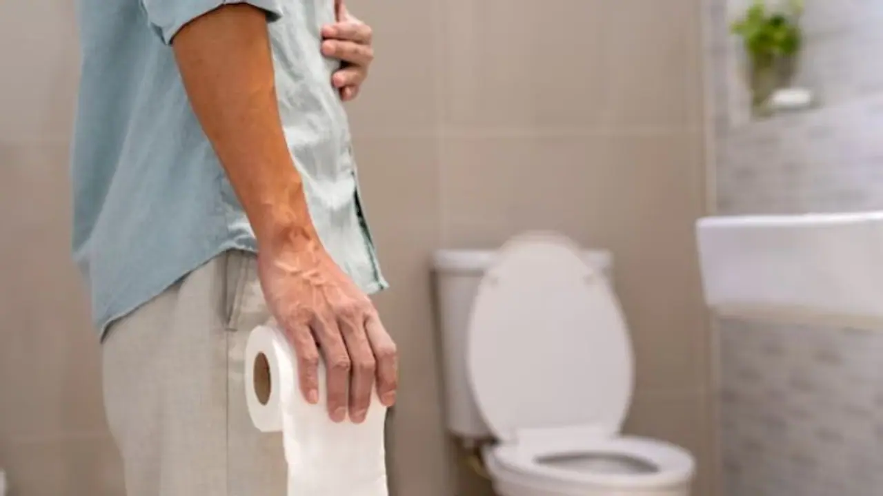 മലത്തിൽ രക്തം കാണാറുണ്ടോ? അവഗണിക്കരുത്, പിന്നിലെ കാരണങ്ങൾ ഇവയാകാം...