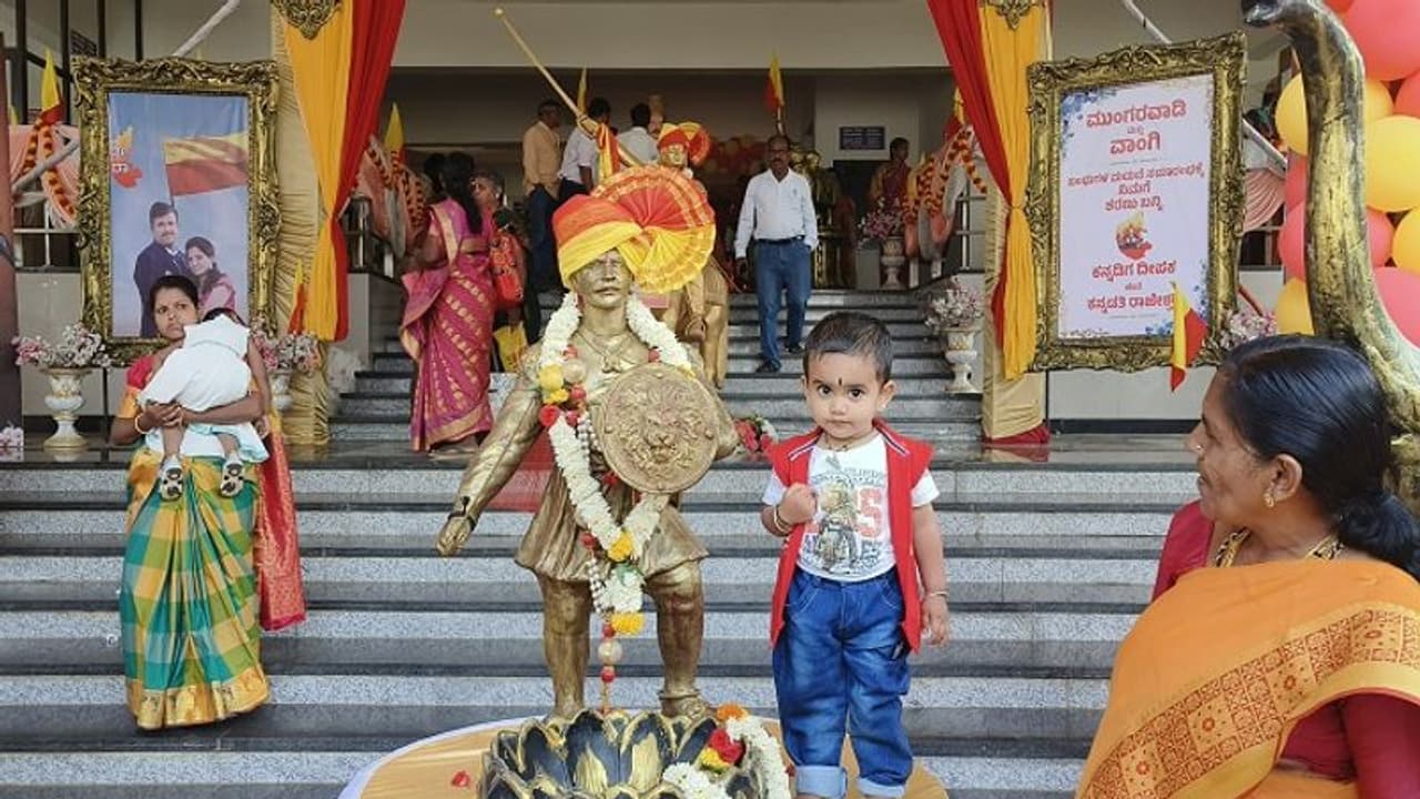 ಬೆಳಗಾವಿ: ಕನ್ನಡ ಡಿಂಡಿಮ ಬಾರಿಸಿ ಸಪ್ತಪದಿ ತುಳಿದ ಜೋಡಿ..! ಬೆಳಗಾವಿ: ಕನ್ನಡ ಡಿಂಡಿಮ ಬಾರಿಸಿ ಸಪ್ತಪದಿ ತುಳಿದ ಜೋಡಿ..!