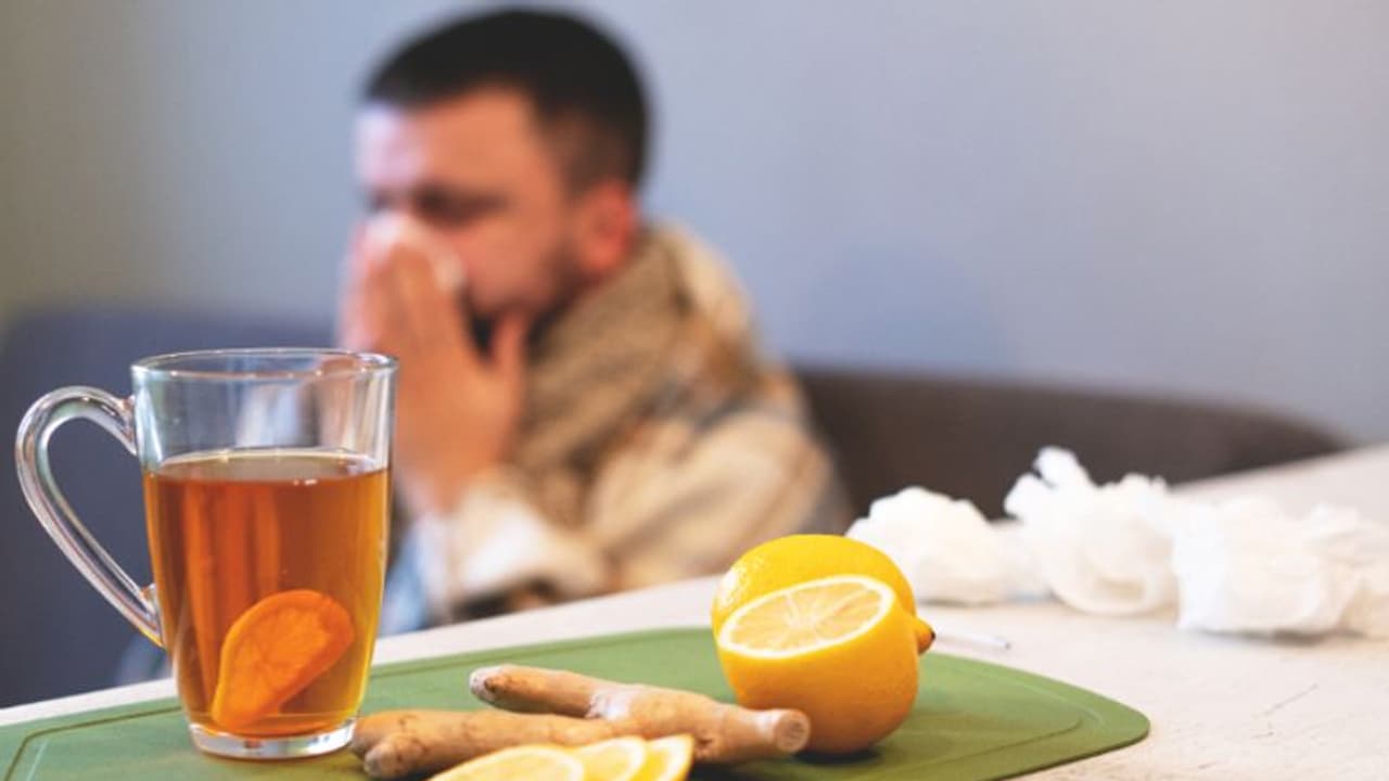 ജലദോഷവും തുമ്മലും വിഷമിപ്പിക്കുന്നുണ്ടോ? ഡയറ്റില് ഉള്പ്പെടുത്താം ഈ പാനീയങ്ങള്... ജലദോഷവും തുമ്മലും വിഷമിപ്പിക്കുന്നുണ്ടോ? ഡയറ്റില് ഉള്പ്പെടുത്താം ഈ പാനീയങ്ങള്...