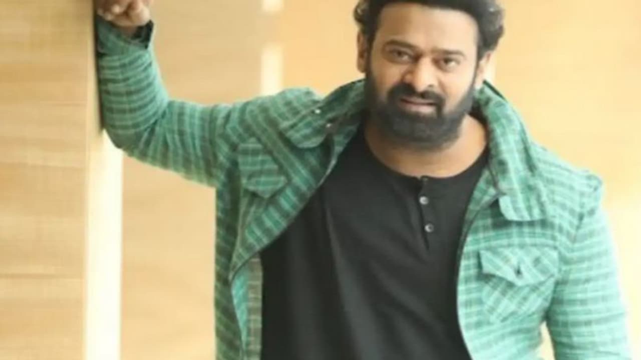 എന്താണ് പ്രഭാസിന് സംഭവിച്ചത്?, ലണ്ടനില് താരം വൻ തുകയ്ക്ക് വീട് വാടകയ്ക്കെടുത്തു, ഷൂട്ടിംഗിന് ഇടവേള എന്താണ് പ്രഭാസിന് സംഭവിച്ചത്?, ലണ്ടനില് താരം വൻ തുകയ്ക്ക് വീട് വാടകയ്ക്കെടുത്തു, ഷൂട്ടിംഗിന് ഇടവേള