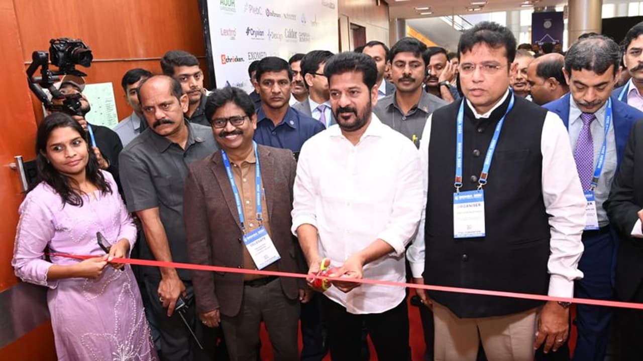 త్వరలోనే జీనోమ్ వ్యాలీ రెండో ఫేజ్ ఏర్పాటు: బయో ఏషియా 2024 సదస్సు ప్రారంభించిన రేవంత్ త్వరలోనే జీనోమ్ వ్యాలీ రెండో ఫేజ్ ఏర్పాటు: బయో ఏషియా 2024 సదస్సు ప్రారంభించిన రేవంత్