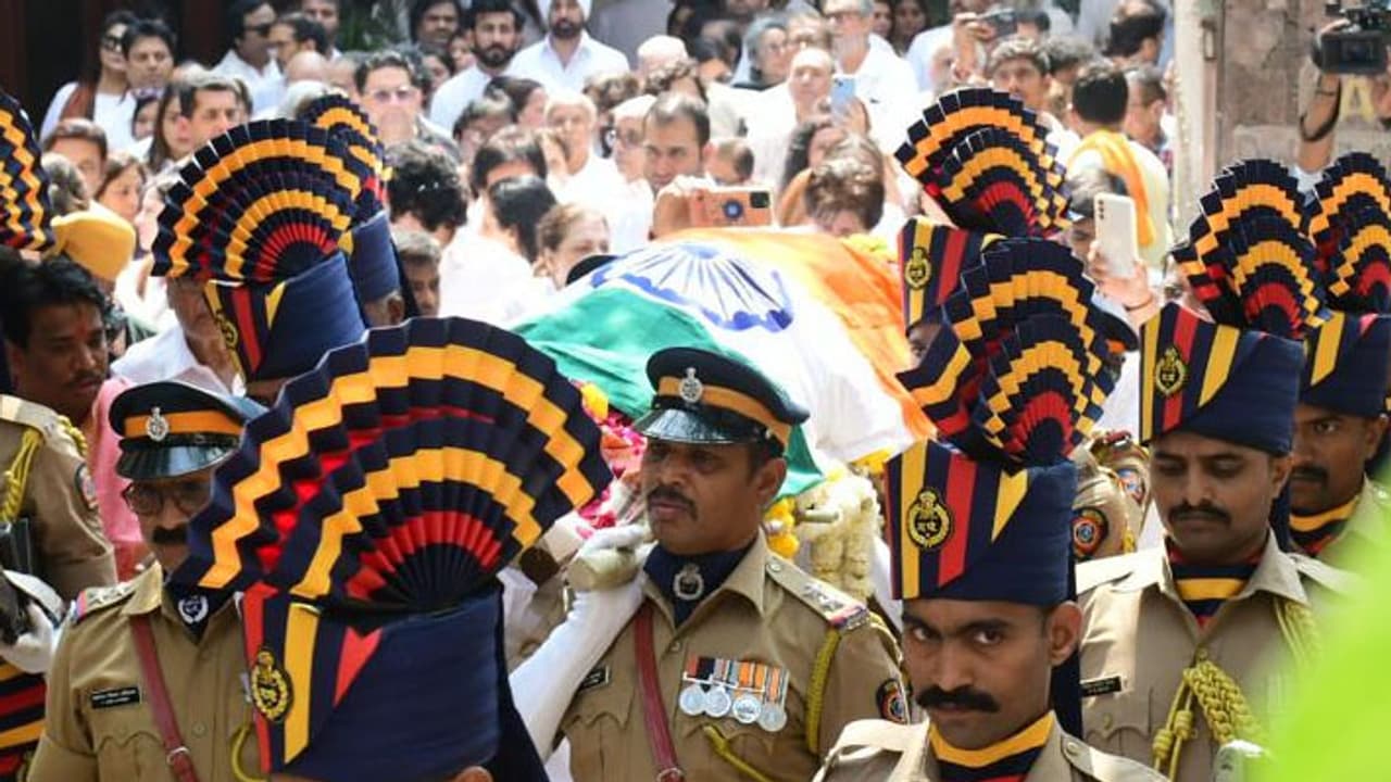 Video: Padma Shri awardee Pankaj Udhas cremated with state honours in Mumbai