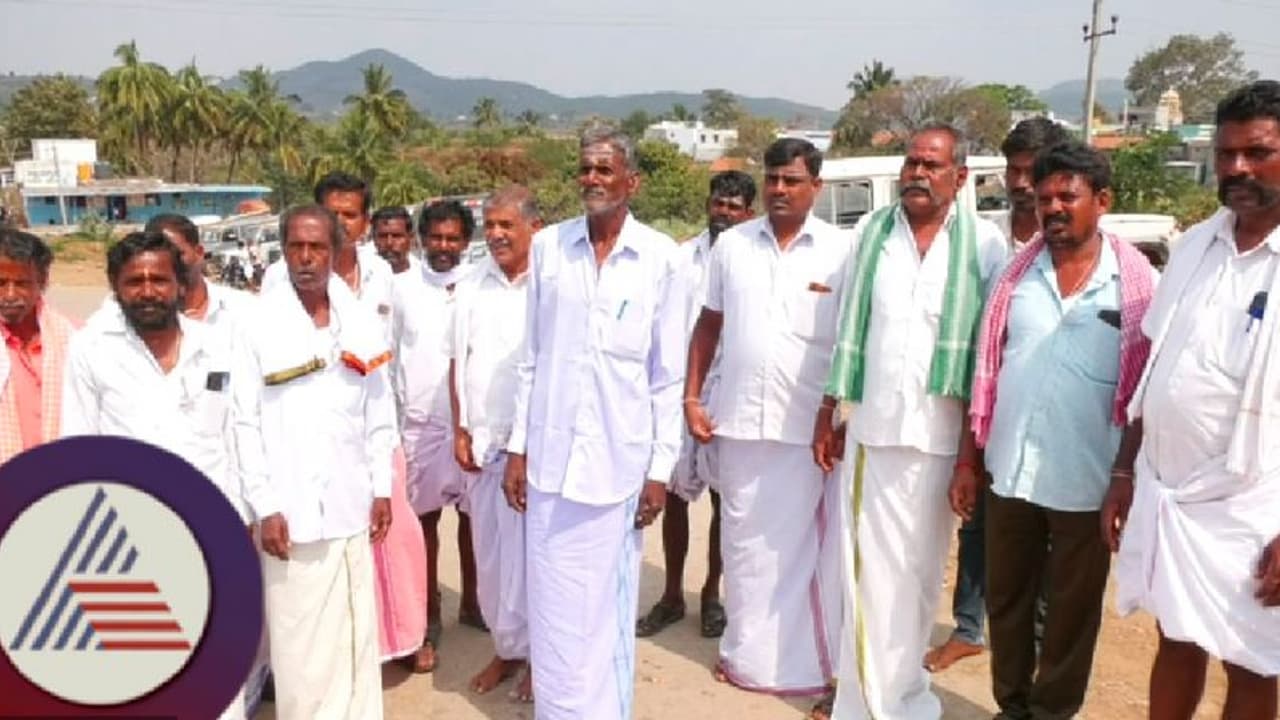 ನಾಗಮಲೆಗೆ ಹೋಗುವ ಭಕ್ತರಿಗೆ ನಿರ್ಬಂಧ ವಿಧಿಸಿದ ಅರಣ್ಯ ಇಲಾಖೆ; ಉದ್ಯೋಗ ಕಿತ್ತುಕೊಳ್ತಿದೆ ಎಂದು ಸ್ಥಳೀಯರು ಆಕ್ರೋಶ ನಾಗಮಲೆಗೆ ಹೋಗುವ ಭಕ್ತರಿಗೆ ನಿರ್ಬಂಧ ವಿಧಿಸಿದ ಅರಣ್ಯ ಇಲಾಖೆ; ಉದ್ಯೋಗ ಕಿತ್ತುಕೊಳ್ತಿದೆ ಎಂದು ಸ್ಥಳೀಯರು ಆಕ್ರೋಶ