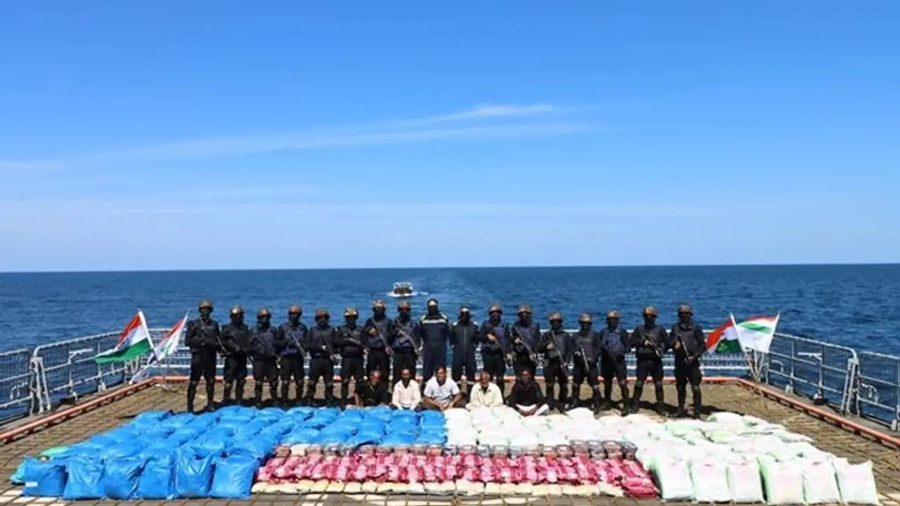 குஜராத்தில் 3,300 கிலோ போதைப்பொருள் பறிமுதல்! குஜராத்தில் 3,300 கிலோ போதைப்பொருள் பறிமுதல்!