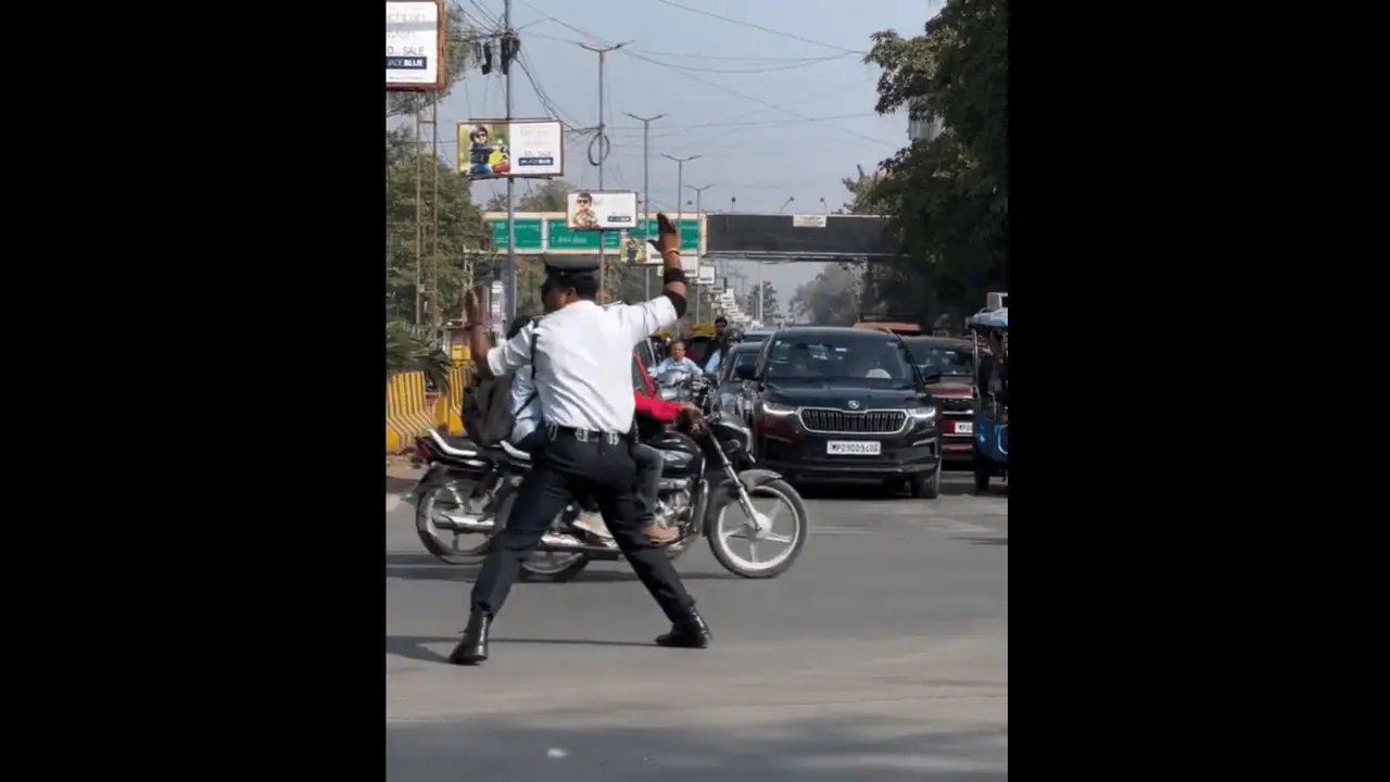 Viral Video: Indore's 'Dancing Cop' Ranjeet Singh's unique style on traffic management (WATCH)
