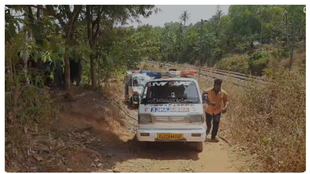 വർക്കലയിൽ അമ്മയേയും കുഞ്ഞിനേയും ട്രെയിൻ തട്ടി മരിച്ച നിലയിൽ കണ്ടെത്തി വർക്കലയിൽ അമ്മയേയും കുഞ്ഞിനേയും ട്രെയിൻ തട്ടി മരിച്ച നിലയിൽ കണ്ടെത്തി