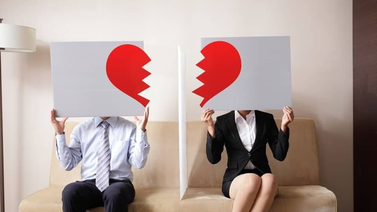 അവളെ സുരക്ഷിതയാക്കിയ ശേഷം വിവാഹമോചനം ; വായിക്കാം ഈ കുറിപ്പ് അവളെ സുരക്ഷിതയാക്കിയ ശേഷം വിവാഹമോചനം ; വായിക്കാം ഈ കുറിപ്പ്