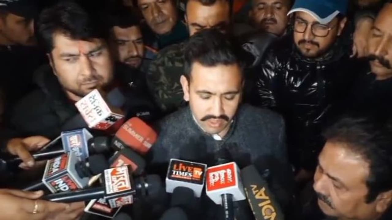 Himachal Pradesh Congress Crisis: Vikramaditya Singh says he is not pressing for resignation for now (WATCH) Himachal Pradesh Congress Crisis: Vikramaditya Singh says he is not pressing for resignation for now (WATCH)