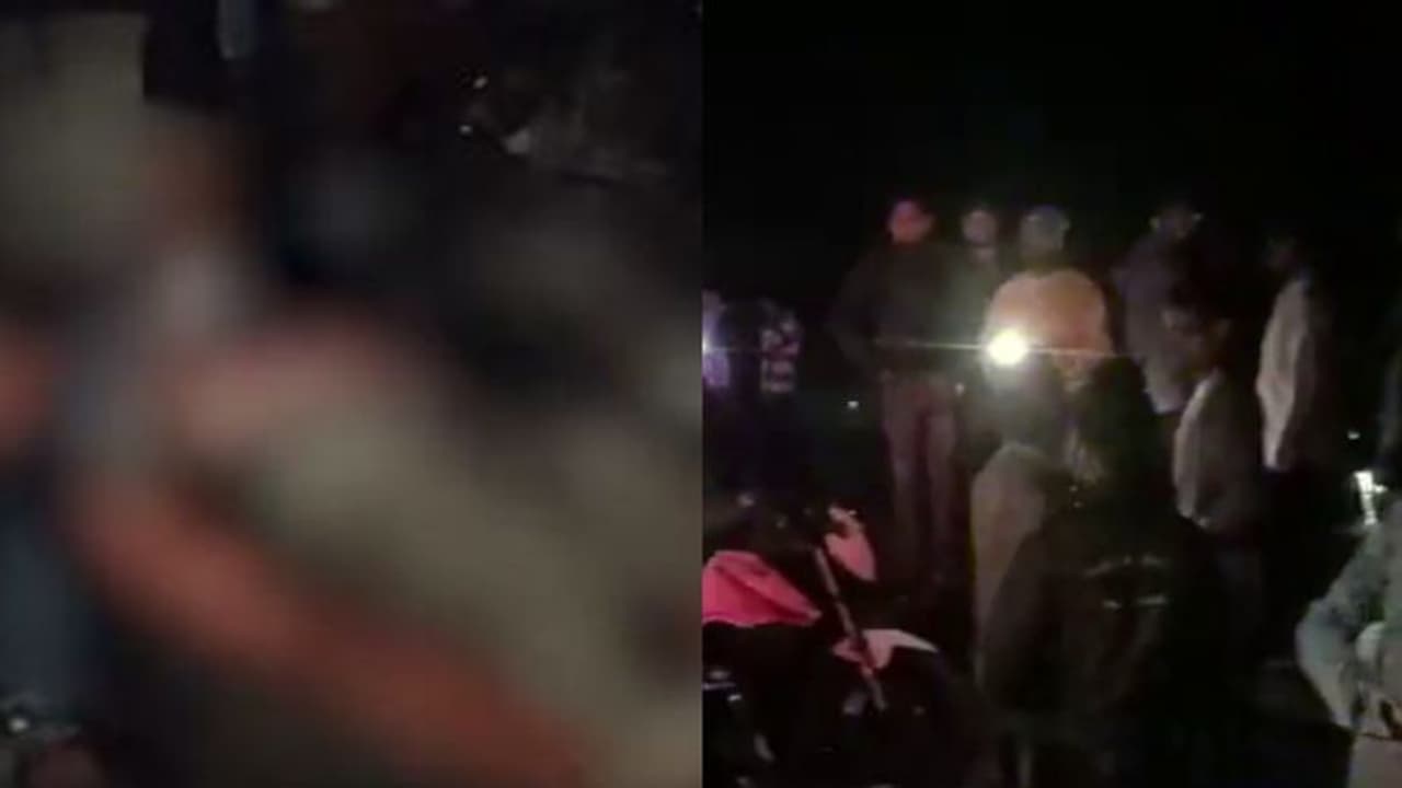 ജാർഖണ്ഡിൽ യാത്രക്കാര്ക്ക് മുകളിലേക്ക് ട്രെയിന് ഇടിച്ച് കയറി വൻ അപകടം; 12 പേര് മരിച്ചതായി റിപ്പോര്ട്ട് ജാർഖണ്ഡിൽ യാത്രക്കാര്ക്ക് മുകളിലേക്ക് ട്രെയിന് ഇടിച്ച് കയറി വൻ അപകടം; 12 പേര് മരിച്ചതായി റിപ്പോര്ട്ട്