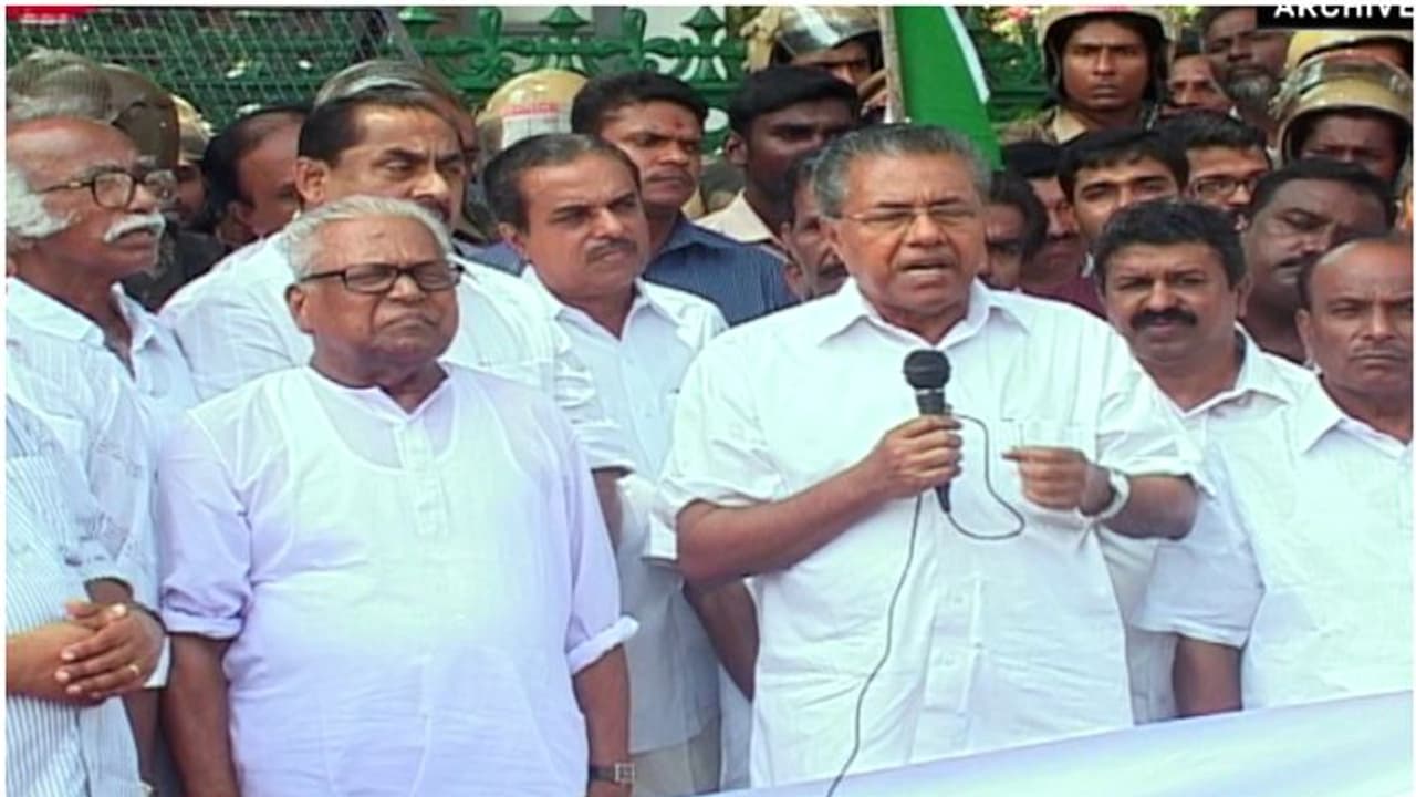 അന്ന് ലോക്പാലിൽ പ്രധാനമന്ത്രിയെ ഉൾപ്പെടുത്തണമെന്ന് ഘോര ഘോരം പ്രസംഗിച്ചു; പിണറായിയെ തിരിഞ്ഞു കൊത്തി പ്രസംഗം അന്ന് ലോക്പാലിൽ പ്രധാനമന്ത്രിയെ ഉൾപ്പെടുത്തണമെന്ന് ഘോര ഘോരം പ്രസംഗിച്ചു; പിണറായിയെ തിരിഞ്ഞു കൊത്തി പ്രസംഗം