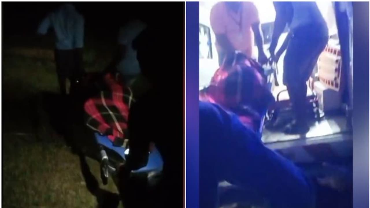 അപസ്മാരം വന്ന് തളർന്നു വീണു; റോഡില്ലാത്തതിനാൽ ആദിവാസി യുവതിയെ സ്ട്രക്ച്ചറിൽ ചുമന്നത് 700 മീറ്റർ അപസ്മാരം വന്ന് തളർന്നു വീണു; റോഡില്ലാത്തതിനാൽ ആദിവാസി യുവതിയെ സ്ട്രക്ച്ചറിൽ ചുമന്നത് 700 മീറ്റർ