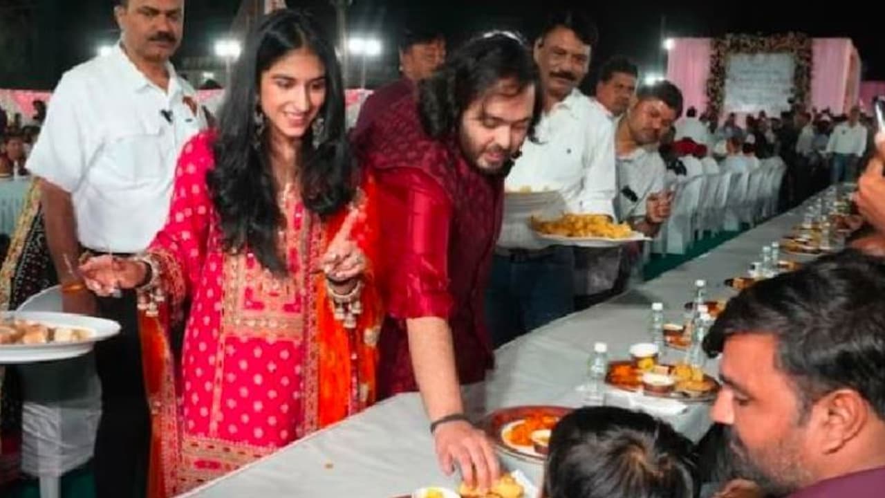 ಅನಂತ್ ಅಂಬಾನಿ ರಾಧಿಕಾ ವಿವಾಹ ಪೂರ್ವ ಕಾರ್ಯಕ್ರಮ, 51,000 ಗ್ರಾಮಸ್ಥರಿಗೆ 'ಅನ್ನಸೇವಾ' ಅನಂತ್ ಅಂಬಾನಿ ರಾಧಿಕಾ ವಿವಾಹ ಪೂರ್ವ ಕಾರ್ಯಕ್ರಮ, 51,000 ಗ್ರಾಮಸ್ಥರಿಗೆ 'ಅನ್ನಸೇವಾ'