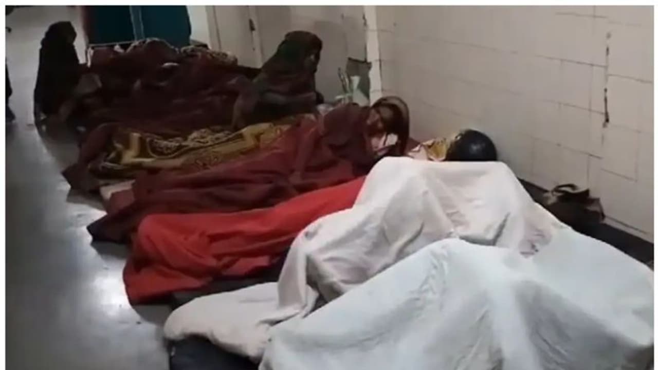 ಕಾರ್ಯಕ್ರಮಕ್ಕೆ ತೆರಳಿ ಮರಳುತ್ತಿದ್ದ ವೇಳೆ ಪಲ್ಟಿಯಾದ ಪಿಕ್ಅಪ್, 14 ಸಾವು, 21 ಮಂದಿಗೆ ಗಾಯ! ಕಾರ್ಯಕ್ರಮಕ್ಕೆ ತೆರಳಿ ಮರಳುತ್ತಿದ್ದ ವೇಳೆ ಪಲ್ಟಿಯಾದ ಪಿಕ್ಅಪ್, 14 ಸಾವು, 21 ಮಂದಿಗೆ ಗಾಯ!