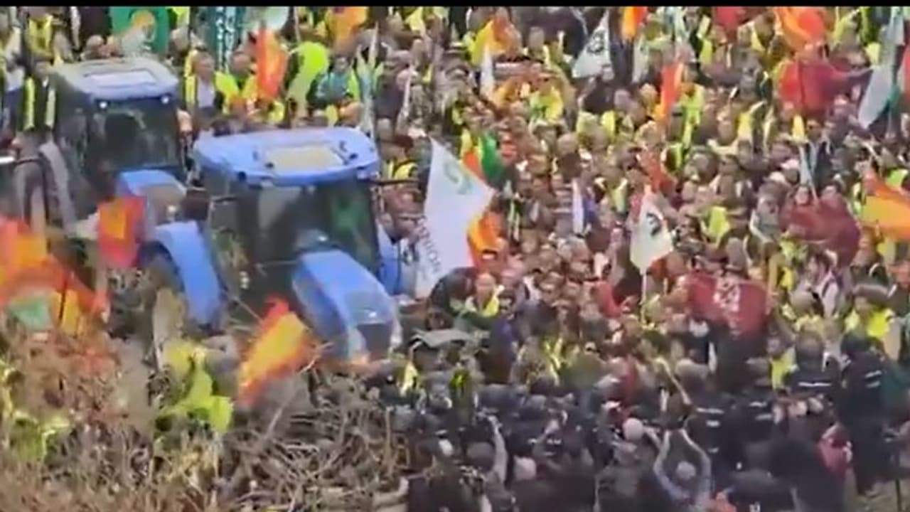ದೆಹಲಿ ಮಾತ್ರವಲ್ಲ ಯೂರೋಪ್‌ನಲ್ಲಿ ಬೀದಿಗಿಳಿದ ರೈತರು; ಟ್ರಾಕ್ಟರ್,ಜೆಸಿಬಿ ಬಳಸಿ ರಸ್ತೆ ತಡೆ!