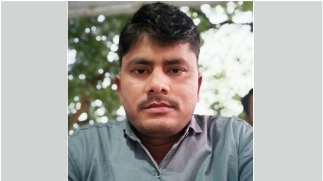 തണുപ്പ് അകറ്റാനായി മുറിയിൽ വിറക് കത്തിച്ച് ഉറങ്ങി; പുക ശ്വസിച്ച് പ്രവാസി മരിച്ചു, മൃതദേഹം നാട്ടിലെത്തിച്ചു തണുപ്പ് അകറ്റാനായി മുറിയിൽ വിറക് കത്തിച്ച് ഉറങ്ങി; പുക ശ്വസിച്ച് പ്രവാസി മരിച്ചു, മൃതദേഹം നാട്ടിലെത്തിച്ചു