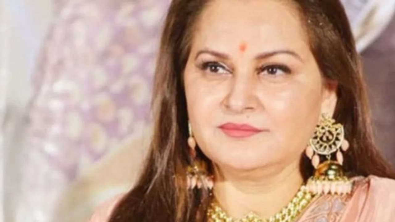 നടി ജയപ്രദയെ അറസ്റ്റ് ചെയ്ത് ഹാജരാക്കാൻ ഉത്തരവിട്ട് കോടതി നടി ജയപ്രദയെ അറസ്റ്റ് ചെയ്ത് ഹാജരാക്കാൻ ഉത്തരവിട്ട് കോടതി