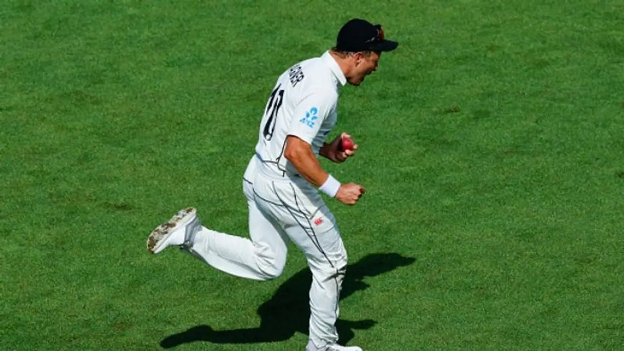 ആത്മാര്ത്ഥതയെന്നാല് ഇതാണ്, വിരമിച്ചിട്ടും ടീമിനുവേണ്ടി പകരക്കാരനായി ഫീല്ഡിംഗിനിറങ്ങി കിവീസ് താരം ആത്മാര്ത്ഥതയെന്നാല് ഇതാണ്, വിരമിച്ചിട്ടും ടീമിനുവേണ്ടി പകരക്കാരനായി ഫീല്ഡിംഗിനിറങ്ങി കിവീസ് താരം