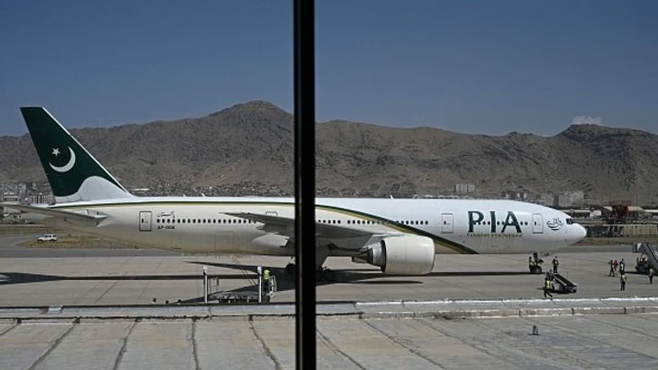 'Thank you PIA': Pakistan airlines air hostess mysteriously vanishes after flying to Canada, leaves note 'Thank you PIA': Pakistan airlines air hostess mysteriously vanishes after flying to Canada, leaves note