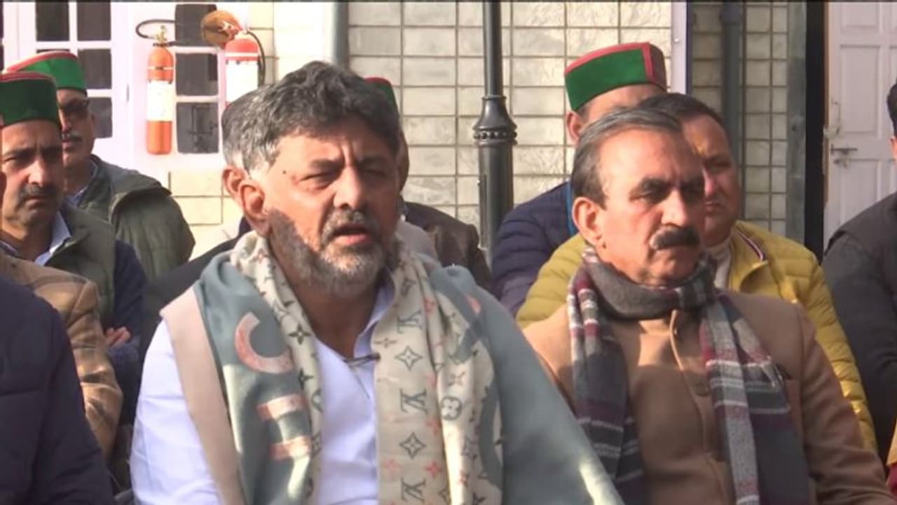 ഡികെ ശിവകുമാറിന്റെ തന്ത്രങ്ങൾ ഫലം കണ്ടു: ഹിമാചലിൽ ഓപ്പറേഷൻ താമരയില്ല; ഭിന്നിച്ചവരെ ഒന്നിച്ചുനിര്ത്തി കോൺഗ്രസ് ഡികെ ശിവകുമാറിന്റെ തന്ത്രങ്ങൾ ഫലം കണ്ടു: ഹിമാചലിൽ ഓപ്പറേഷൻ താമരയില്ല; ഭിന്നിച്ചവരെ ഒന്നിച്ചുനിര്ത്തി കോൺഗ്രസ്