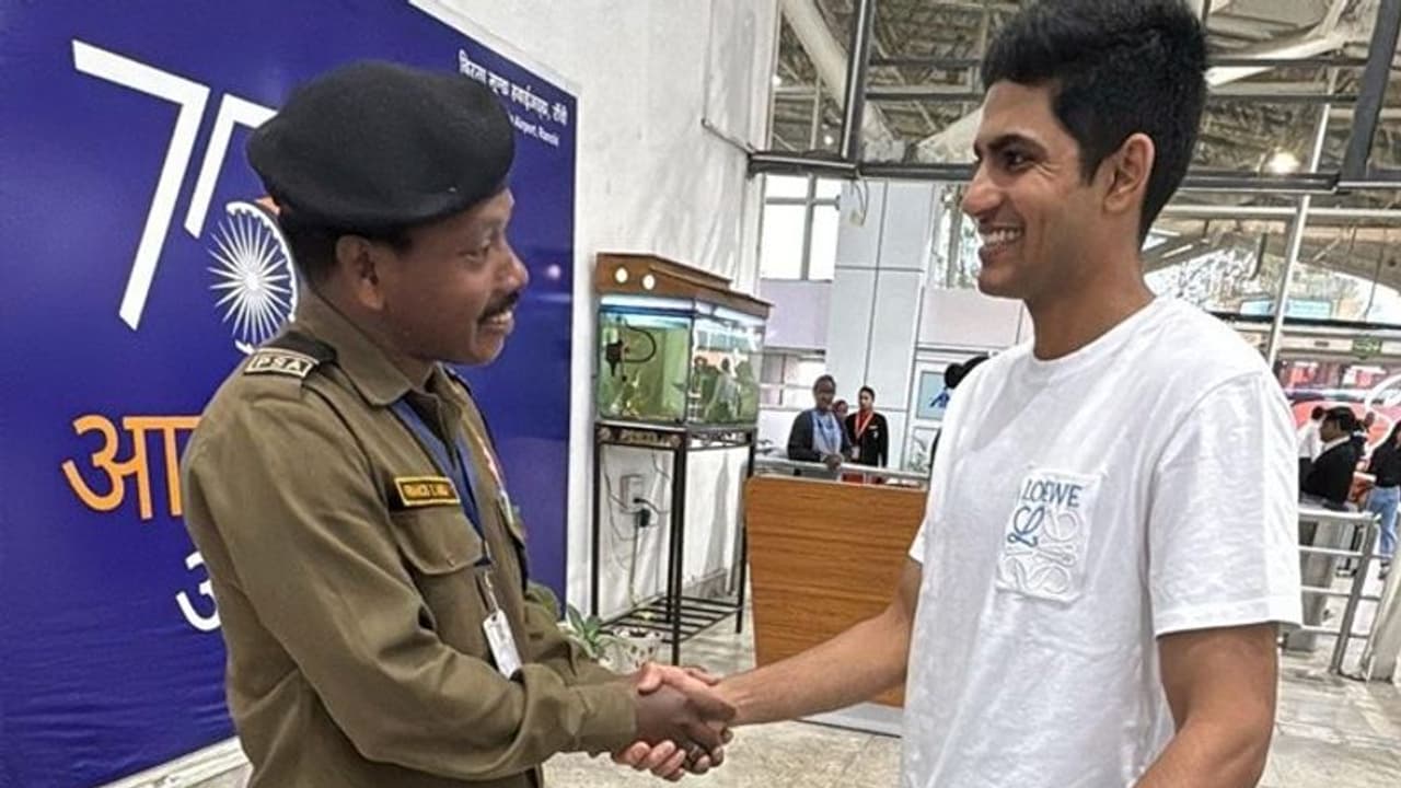 Shubman Gill's heartwarming gesture: Meets Gujarat Titans teammate's father at Ranchi airport (WATCH) Shubman Gill's heartwarming gesture: Meets Gujarat Titans teammate's father at Ranchi airport (WATCH)