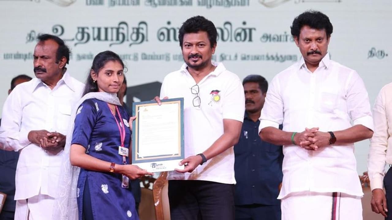 நான் முதல்வன் திட்டத்தின் கீழ் பணி ஆணை வழங்கிய அமைச்சர் உதயநிதி; 1750 குடும்பங்கள் பயன்பெறும் என பெருமிதம்
