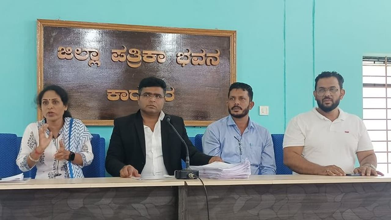 Uttara Kannada: ಮುಸ್ಲಿಂ ಕುಟುಂಬದ ಮೇಲೆ ಹಲ್ಲೆ ಪ್ರಕರಣ: ನ್ಯಾಯಕ್ಕಾಗಿ ಮೊರೆಯಿಡುತ್ತಿರುವ ಸಂತ್ರಸ್ತರು! Uttara Kannada: ಮುಸ್ಲಿಂ ಕುಟುಂಬದ ಮೇಲೆ ಹಲ್ಲೆ ಪ್ರಕರಣ: ನ್ಯಾಯಕ್ಕಾಗಿ ಮೊರೆಯಿಡುತ್ತಿರುವ ಸಂತ್ರಸ್ತರು!