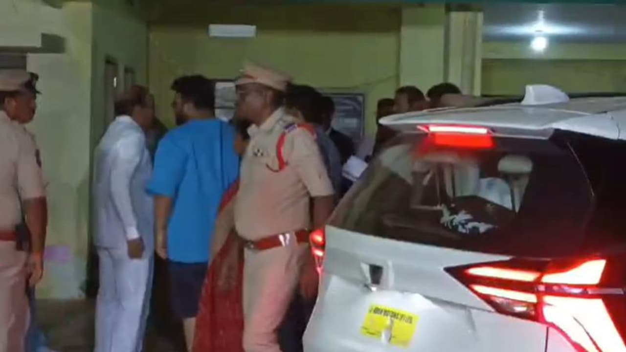 మాజీ మంత్రి పుల్లారావుకు షాక్ ... తనయుడికి 14 రోజుల రిమాండ్ మాజీ మంత్రి పుల్లారావుకు షాక్ ... తనయుడికి 14 రోజుల రిమాండ్