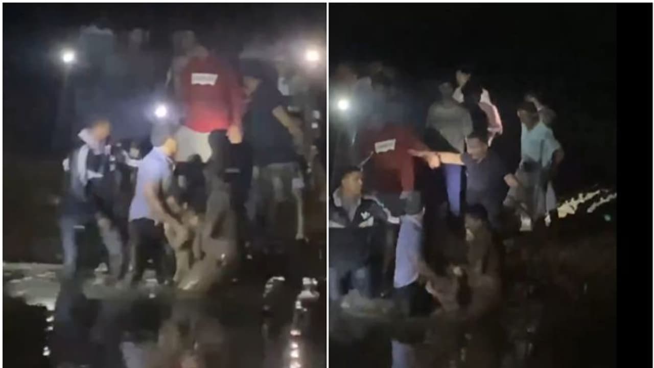 ഒരു പരിചയവുമില്ലാത്ത 2 വൃദ്ധരെ മഴുകൊണ്ട് വെട്ടിക്കൊന്നു, ഇരട്ടക്കൊലയ്ക്ക് ശേഷം ചതുപ്പിലൊളിച്ചു, യുവാവ് പിടിയിൽ ഒരു പരിചയവുമില്ലാത്ത 2 വൃദ്ധരെ മഴുകൊണ്ട് വെട്ടിക്കൊന്നു, ഇരട്ടക്കൊലയ്ക്ക് ശേഷം ചതുപ്പിലൊളിച്ചു, യുവാവ് പിടിയിൽ