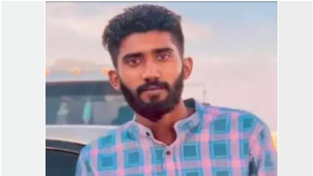 വാഹനത്തിന്റെ ടയര് പൊട്ടി അപകടം; പ്രവാസി മലയാളി യുവാവ് മരിച്ചു വാഹനത്തിന്റെ ടയര് പൊട്ടി അപകടം; പ്രവാസി മലയാളി യുവാവ് മരിച്ചു