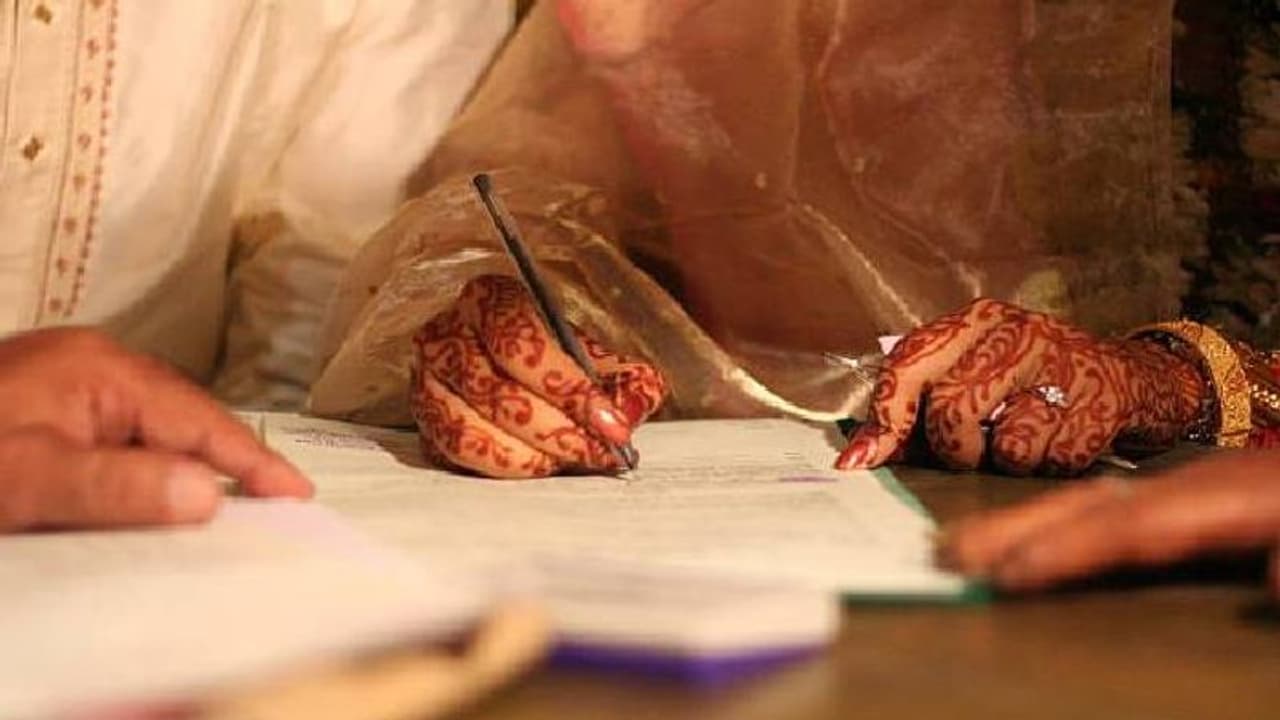 വിവാഹം കഴിഞ്ഞാൽ ഭാര്യയുടെ കുടുംബത്തോടൊപ്പം അവിടെത്തന്നെ താമസം, വെറൈറ്റി അല്ലേ? വിവാഹം കഴിഞ്ഞാൽ ഭാര്യയുടെ കുടുംബത്തോടൊപ്പം അവിടെത്തന്നെ താമസം, വെറൈറ്റി അല്ലേ?