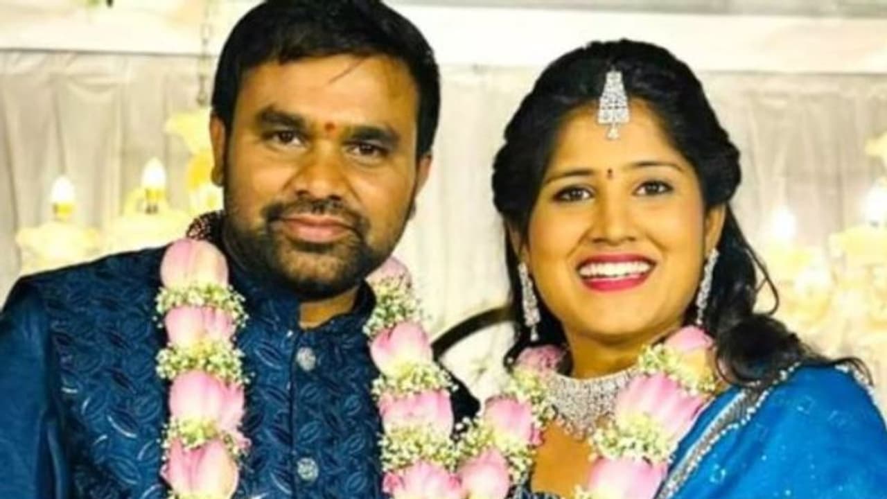 తెలుగు యాంకర్ తో శర్వా 'శ్రీకారం' సినిమా డైరెక్టర్ వివాహం తెలుగు యాంకర్ తో శర్వా 'శ్రీకారం' సినిమా డైరెక్టర్ వివాహం