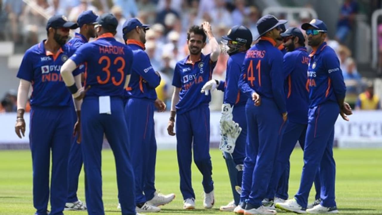 ബിസിസിഐ അവന് കരാര് നല്കാതെ തഴഞ്ഞത് ശരിക്കും അത്ഭുതപ്പെടുത്തി, തുറന്നു പറഞ്ഞ് ആകാശ് ചോപ്ര ബിസിസിഐ അവന് കരാര് നല്കാതെ തഴഞ്ഞത് ശരിക്കും അത്ഭുതപ്പെടുത്തി, തുറന്നു പറഞ്ഞ് ആകാശ് ചോപ്ര