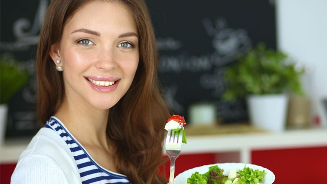 മുഖത്ത് ചെറുപ്പം കാത്തുസൂക്ഷിക്കാൻ കഴിക്കാം ഈ പത്ത് ഭക്ഷണങ്ങള്... മുഖത്ത് ചെറുപ്പം കാത്തുസൂക്ഷിക്കാൻ കഴിക്കാം ഈ പത്ത് ഭക്ഷണങ്ങള്...