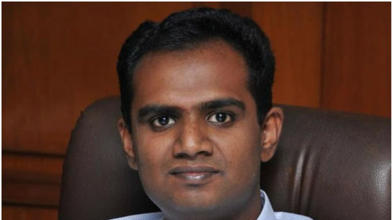 മലയാളി ഐഎഎസ് ഉദ്യോഗസ്ഥൻ രാജിവെച്ചു; വ്യക്തിപരമായ കാരണങ്ങളാലാണ് രാജിയെന്ന് വിശദീകരണം മലയാളി ഐഎഎസ് ഉദ്യോഗസ്ഥൻ രാജിവെച്ചു; വ്യക്തിപരമായ കാരണങ്ങളാലാണ് രാജിയെന്ന് വിശദീകരണം