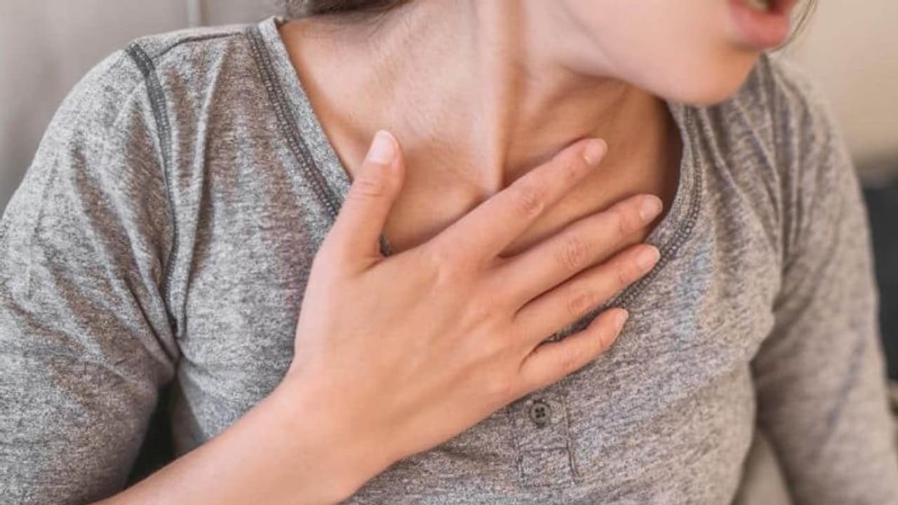 കടുത്ത ശ്വാസംമുട്ടല്, ചുമ, നെഞ്ചിലെ ഞെരുക്കം; ഈ ആരോഗ്യ പ്രശ്നത്തെ നിസാരമായി കാണേണ്ട... കടുത്ത ശ്വാസംമുട്ടല്, ചുമ, നെഞ്ചിലെ ഞെരുക്കം; ഈ ആരോഗ്യ പ്രശ്നത്തെ നിസാരമായി കാണേണ്ട...