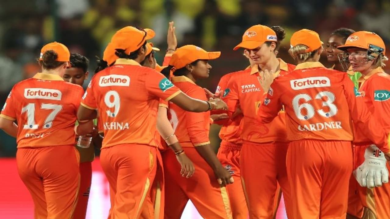 Gujarat Giants: குஜராஜ் ஜெயிண்ட்ஸ் ஹாட்ரிக் தோல்வி – புள்ளிப்பட்டியலில் கடைசி இடம், இனிமேல் சான்ஸ் இருக்கா? Gujarat Giants: குஜராஜ் ஜெயிண்ட்ஸ் ஹாட்ரிக் தோல்வி – புள்ளிப்பட்டியலில் கடைசி இடம், இனிமேல் சான்ஸ் இருக்கா?