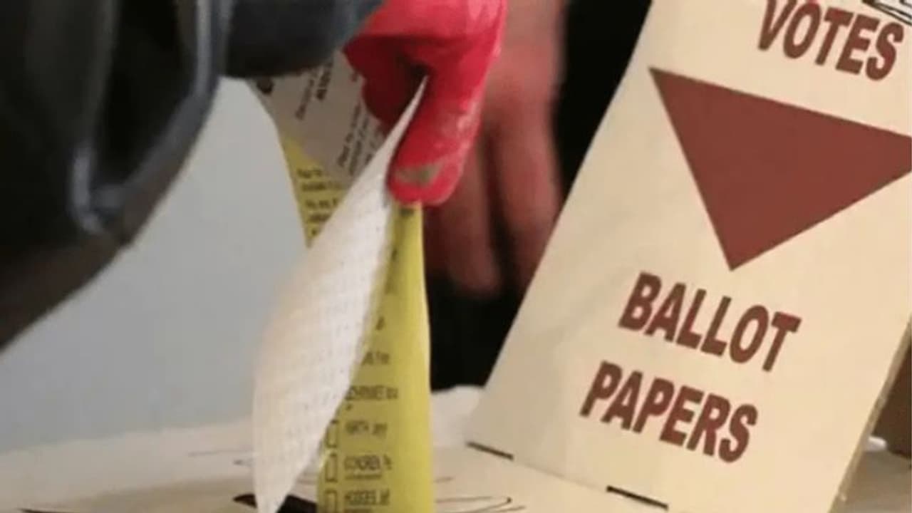 Lok Sabha Election: लोकसभा चुनाव से पहले केंद्र सरकार ने बुजुर्गों के लिए बदला मतदान का नियम, पढ़ें नए निर्देश
