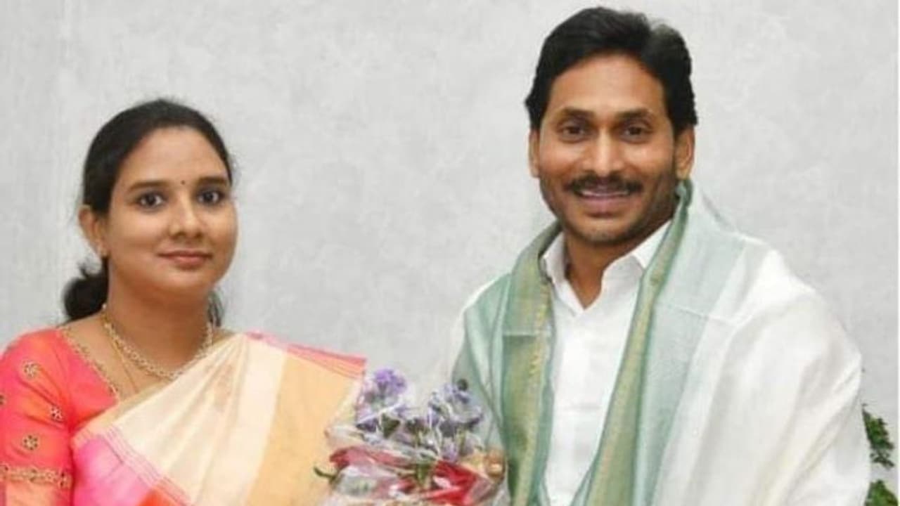 Andhra Pradesh Assembly Elections 2024 : లోకేష్ పై ఓ మహిళ పోటీ ... ఎవరీ లావణ్య? Andhra Pradesh Assembly Elections 2024 : లోకేష్ పై ఓ మహిళ పోటీ ... ఎవరీ లావణ్య?