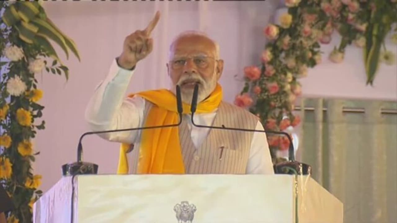 BIHAR News: पीएम मोदी ने नीतिश संग मंच किया साझा, तेजस्वी पर बोला हमला, परिवारवादियों पर कह दी ये बड़ी बात