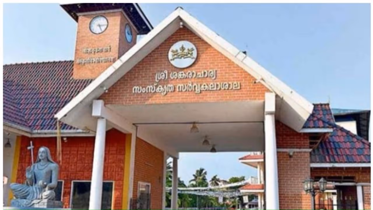 സംസ്‌കൃത സർവ്വകലാശാലയിൽ പ്രൊഫസർ / അസോസിയേറ്റ് പ്രൊഫസർ / അസിസ്റ്റന്റ് പ്രൊഫസർ ഒഴിവുകൾ