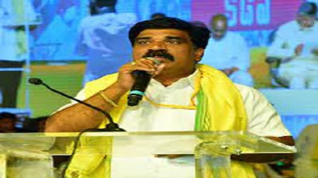 డోన్లో టీడీపీ నేతల పోటాపోటీ ర్యాలీలు: మీసం మేలేసిన సుబ్బారెడ్డి డోన్లో టీడీపీ నేతల పోటాపోటీ ర్యాలీలు: మీసం మేలేసిన సుబ్బారెడ్డి