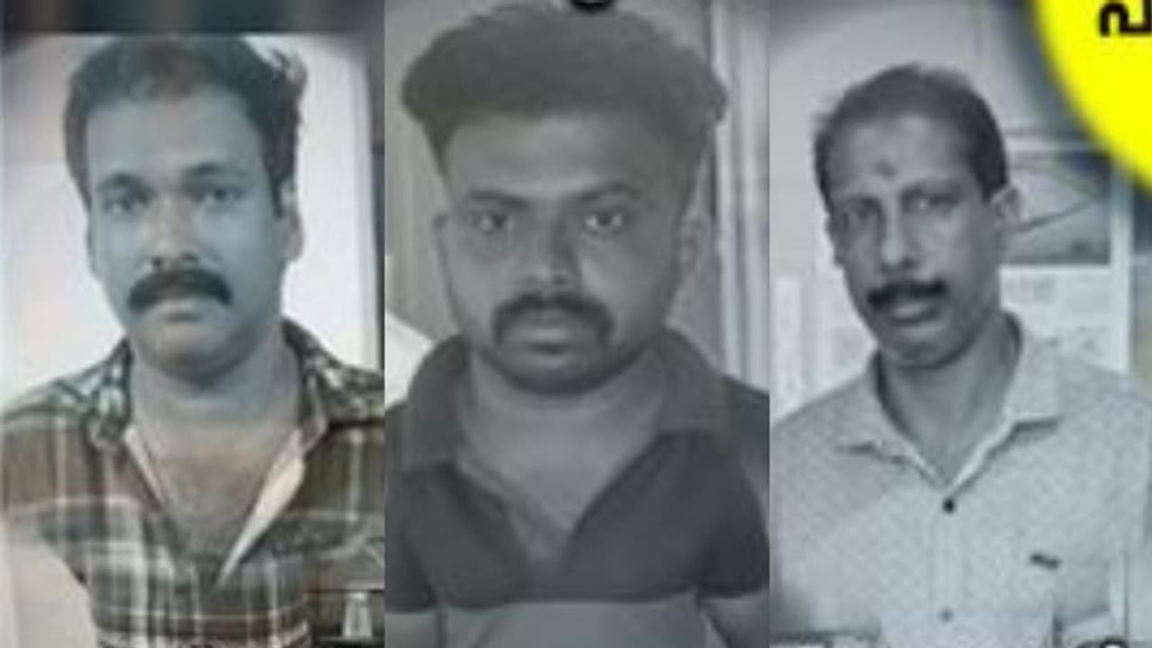 കൊല്ലത്തും ആലപ്പുഴയിലും വീട് വളഞ്ഞു, ചാക്കിലും ഷെഡ്ഡിലും ഒളിപ്പിച്ചത് 200ലേറെ കുപ്പികൾ, 112 ലിറ്റർ മദ്യം! കൊല്ലത്തും ആലപ്പുഴയിലും വീട് വളഞ്ഞു, ചാക്കിലും ഷെഡ്ഡിലും ഒളിപ്പിച്ചത് 200ലേറെ കുപ്പികൾ, 112 ലിറ്റർ മദ്യം!