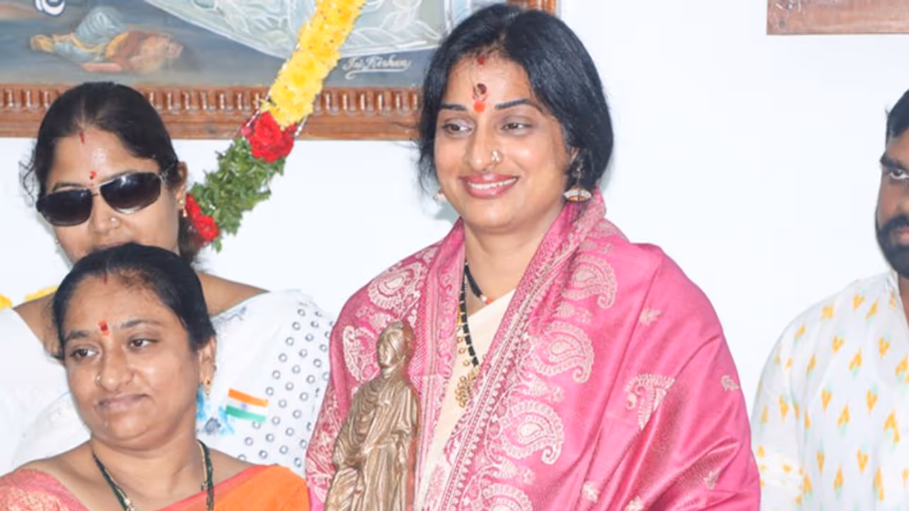 కొంపెల్ల మాధవి లత : బాల్యం, విద్య, వ్యక్తిగత జీవితం, రాజకీయ ప్రస్థానం.. 