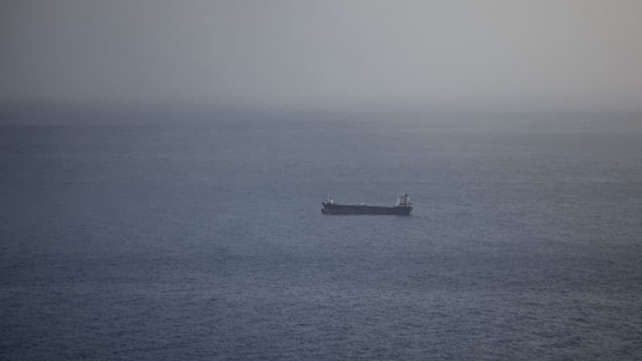 ഹൂതി ആക്രമണത്തിൽ ചെങ്കടലിൽ മുങ്ങിയത് രാസവളവുമായി പോകുന്ന കപ്പൽ, പാരിസ്ഥിതിക ദുരന്ത മുന്നറിയിപ്പ്
